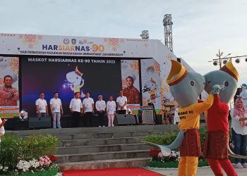 Gubernur Kepri bersama Ketua KPI Pusat saat Kick Off Harsiarnas