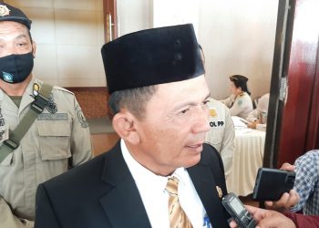 Gubernur Kepri, Ansar Ahmad saat Diwawancarai, foto: Mael/detak.media