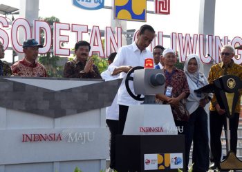 Presiden Jokowi meresmikan Sodetan Kali Ciliwung ke KBT, Senin (31/07/2023), di Inlet Sodetan Ciliwung, Jakarta. (Foto: Humas Setkab/Rahmat)