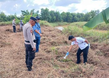 Polisi saat Mendatangi TKP Penemuan Tengkorak Manusia, foto: ist