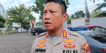 Kapolresta Tanjungpinang, Kombes Ompusunggu saat Diwawancarai, foto: Mael/detak.media