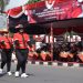 Walikota Blitar Santoso (kaca mata bening) melihat lomba gerak jalan umum bersama jajaran Forkompimda, foto: Dani ES/detak.media