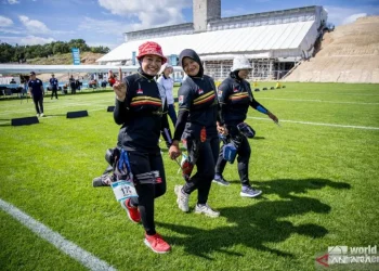 Tim panahan putri Indonesia dari kiri; Diananda Choirunisa, Alpriani Eka Setiowati, dan Anindya Nayla Putri membuat kejutan dengan menumbangkan juara bertahan Korea Selatan di babak delapan besar kejuaraan Hyundai World Archery Championships 2023, Berlin, Jerman, Kamis (03/08/2023). (ANTARA/HO-World Archery Championships)