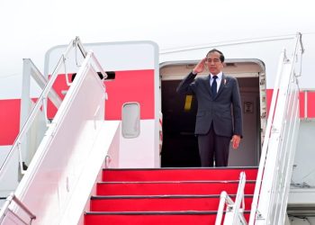 Presiden Jokowi bertolak dari Bandara Internasional Kualanamu, Sumut menuju Afrika, Minggu (20/08/2023). (Foto: BPMI Setpres)