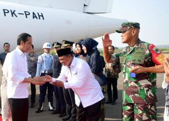 Presiden Jokowi tiba di Bandara Cakrabhuwana, Cirebon, Selasa (29/08/2023). (Foto: BPMI Setpres)