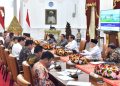 Presiden Jokowi memimpin ratas membahas persoalan lahan di Pulau Rempang, Senin (25/09/2023), di Istana Merdeka, Jakarta. (Foto: Humas Setkab/Agung)