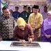 Wali Kota, Rahma saat menandatangani prasasti di Puskesmas Tanjungpinang Barat, foto: doc.dis/detak.media