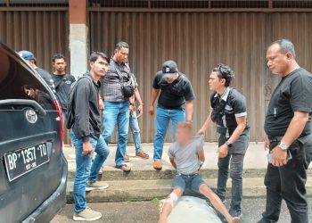 Pelaku AY usai Diringkus Unit Jatanras Satreskrim Polresta Tanjungpinang, foto: Mael/detak.medi