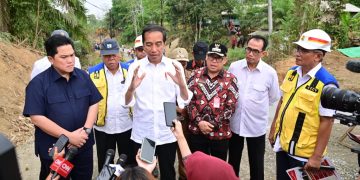 Presiden Jokowi memberikan keterangan pers usai meninjau penanganan IJD di Kabupaten Penajam Paser Utara, Kalimantan Timur, pada Sabtu (23/09/2023). (Foto: BPMI Setpres/Muchlis Jr)