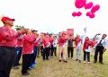 Bupati Natuna melepas balon udara, pertanda turnamen sepak bola piala bupati Natuna dimulai (foto : Zaki/DM)