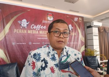 Ketua KPU Kepri, Indrawan Susilo Prabowoadi saat Diwawancarai, foto: Mael/detak.media