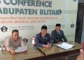 Ketua DPRD Kabupaten Blitar Suwito saat berikan konferensi pers, pemberhentian Wabup, foto: Dani ES/detak.media