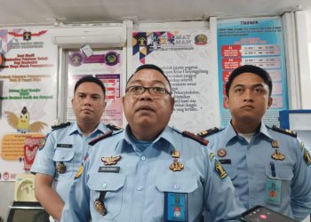 Kepala Rutan Kelas I Tanjungpinang, Eri Erawan (tengah), foto : Mael/detak.media