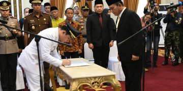 Ahdi Muqsith saat Dilantik Sebagai Wabub Bintan di Gedung Daerah Tanjungpinang, foto: Mael/detak.media