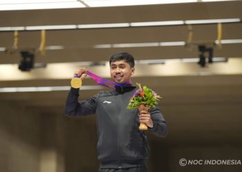 Petembak Muhammad Sejahtera Dwi Putra meraih medali emas di nomor 10 meter running target men. (Foto:M Rifky/NOCIndonesia)