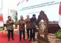 Presiden Jokowi didampingi oleh Menkominfo Budi Arie Setiadi, Seskab Pramono Anung, dan Ketua Umum PWI Atal S. Depari saat membuka Kongres XXV PWI, di Istana Negara, Jakarta, Senin (25/09/2023). (Foto: Humas Setkab/Oji)