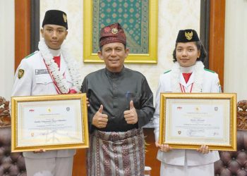 Dua orang pelajar asal Kepulauan Riau yang berhasil menjadi anggota Paskibraka Nasional tahun 2023 di Istana Negara, Foto: Biro Adpim