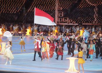 Kontingen Indonesia pada acara Upacara Pembukaan Asian Games 2022 Hangzhou, di National Stadium Hangzhou, RRT, Sabtu (23/09/2023) malam.(Foto: kemenpora.go.id/Raiky)