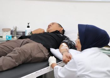 Personel Polresta Tanjungpinang saat Melakukan Aksi Donor Darah, foto: Mael/detak.media