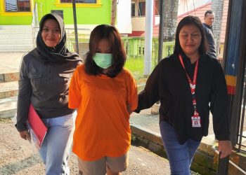 Pelaku NF (19) Mucikari yang Pekerjakan 3 Wanita Berstatus Pelajar sebagai PSK di Tanjungpinang, foto: Mael/detak.media