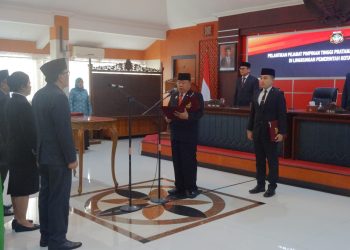 Walikota Blitar Santoso saat mengambil sumpah 48 pejabat struktural, foto: Dani ES/detak.media