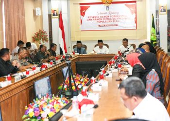 Rapat koordinasi (Rakor) Forum Koordinasi Pimpinan Daerah (FORKOPIMDA) dan Pemerintah Kabupaten/Kota se Provinsi Kepulauan Riau di ruang rapat Lt 2 Kantor Bupati Natuna,Foto: Diskominfo Kepri