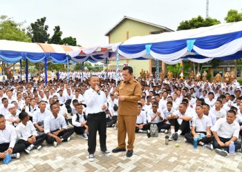 Gubernur Ansar saat berkunjung dan bersilaturahmi SMKN 5 Kota Batam, Foto: Biro Adpim