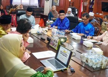 Rapat Evaluasi terhadap pelayanan dan fasilitas kedua Rumah Singgah tersebut di Ruang Rapat Sekda, Lt.3, Kantor Gubernur, Dompak, Tanjungpinang,Foto: Biro Adpim