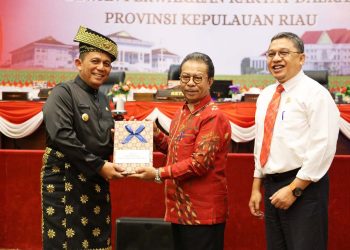 Pengesahan Rancangan Peraturan Daerah (Ranperda) tentang Perubahan APBD Provinsi Kepri Tahun Anggaran 2023, Foto: Diskominfo Kepri