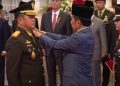 Presiden RI Joko Widodo (Jokowi) melantik Letnan Jenderal TNI Maruli Simanjuntak sebagai Kepala Staf Angkatan Darat (KSAD), di Istana Negara, Jakarta, Rabu (29/11/2023), foto: ist/setkab.go.,id
