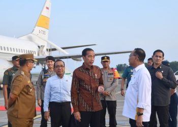 Presiden Joko Widodo melanjutkan kunjungan kerja hari kedua di Provinsi Kalimantan Timur, pada Rabu, 1 November 2023. Dalam kunjungannya, Presiden akan kembali mengunjungi Ibu Kota Nusantara (IKN) untuk meninjau progres pembangunan dan melakukan groundbreaking sejumlah infrastruktur. (foto: Rusman/BPMI Setpres)