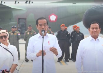 Presiden RI Joko Widodo (Jokowi) saat melepas pengiriman bantuan kemanusiaan untuk Palestina, Sabtu (04/11/2023), di Pangkalan TNI Angkatan Udara, Halim Perdanakusuma, Jakarta, foto: setkab.go.id