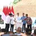 Presiden Jokowi meluncurkan transportasi ramah lingkungan Blue Bird Group, Kamis (21/12/2023) di IKN, Penajam Paser Utara, Kalimantan Timur. (Foto: BPMI Setpres/Muchlis Jr)