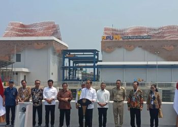 Presiden Joko Widodo saat meresmikan Stasiun Pompa Ancol Sentiong di Jakarta Utara, Senin (11/12/2023). ANTARA/Rangga Pandu Asmara Jingga