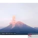 Gunung Semeru erupsi terpantau dari Pos Pengamatan Gunung Semeru di Gunung Sawur, Desa Sumberwuluh, Kabupaten Lumajang, Senin (25/12/2023), ANTARA/HO-PVMBG/pri,