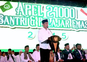 Presiden Jokowi menghadiri Apel Santri dan Pelajar Emas 2045 serta Silaturahmi dengan para Guru Ngaji se-Pulau Jawa di Lapangan Sepak Bola Taman Rekreasi Kalianget, Kabupaten Wonosobo, Jawa Tengah, Senin (22/01/2024). (Foto: BPMI Setpres/Muchlis Jr)