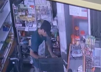 Seorang Pria Terekam CCTV Melakukan Aksi Pencurian di Sebuah Warung di Jalan Kijang Lama Tanjungpinang, foto: dok/detak.media