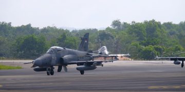 Pesawat Tempur HAWK 109/209 Skadron Udara I “Elang Khatulistiwa" saat Mendarat di Bandara RHF Tanjungpinang, foto: Mael/detak.media
