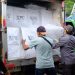 Proses Pemindahan Logistik Pemilu 2024 dari PPS ke PPK Kecamatan Tanjungpinang Barat, foto: Mael/detak.media