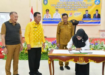 Penandatanganan Surat Perjanjian Kerja (SPK) Tahun 2024 di Gedung Sri Srindit, Ranai, Kabupaten Natuna, foto: kepriprov.go.id