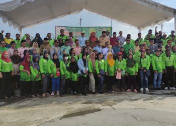 Petugas Kebersihan di Tanjungpinang hingga OPD Terkait saat Foto Bersama Merayakan Penghargaan Adipura ke 17, foto: Mael/detak.media