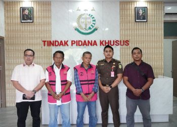 KA selaku Direktur PT. Belimbing Sriwijaya dan PPK berinisial P usai Ditetapkan Tersangka oleh Kejati Kepri, foto: Penkum Kejati Kepri