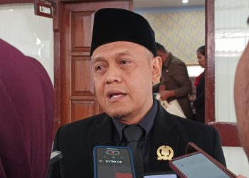 Wakil Ketua DPRD Kota Blitar Agus Zunaidi saat di wawancarai setelah Rapat Paripurna selesai, foto: Dani ES/detak.media