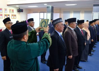 17 Pejabat Eselon II saat Mengambil Sumpah dalam Pelantikan di Kantor Walikota Tanjungpinang, foto: Mael/detak.media