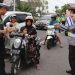 Petugas Satlantas Tanjungpinang saat Memberikan Teguran Kepada Pengendara Sepeda Motor, foto: Mael/detak.media