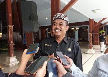 Wakil Ketua DPRD Kabupaten Blitar, M. Rifai, saat di wawancarai, foto: Dani ES/detak,media