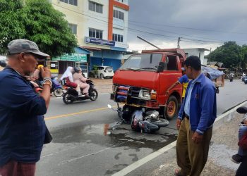 Kondisi Motor Korban yang Ditabrak oleh Lori Pengangkut Bahan Bangunan di Tanjungpinang, foto: Mael/detak.media