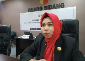 Anggota Bawaslu Kepri Mariyamah saat Diwawancarai, foto: Mael/detak.media