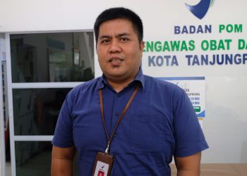 Kepala BPOM Tanjungpinang, Irdiansyah saat Diwawancarai, foto: Mael/detak.media