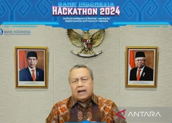 Gubernur Bank Indonesia (BI) Perry Warjiyo menyampaikan sambutan dalam acara Peluncuran (Kick-Off) dan Seminar Hackathon Bank Indonesia 2024 di Jakarta, Senin (29/4/2024). ANTARA/Martha Herlinawati Simanjuntak/pri.